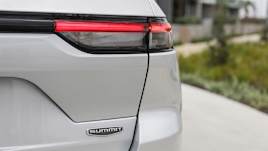 Plug-in hybrid family SUV price cut! 2026 Jeep Grand Cherokee 4xe price dropped by tens of thousands of dollars as brand clears old stock of Toyota Prado, Mazda CX-70 rival